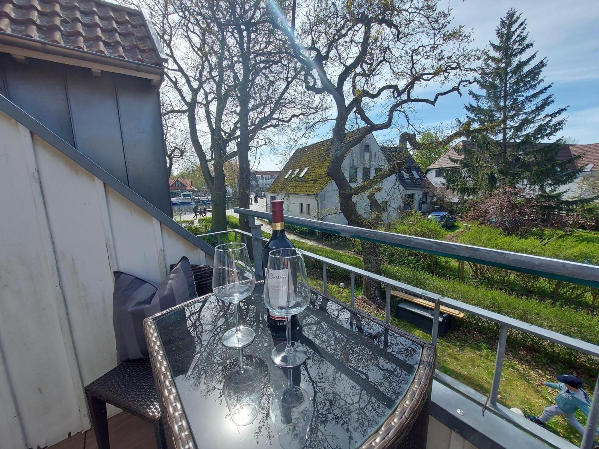 Hochwertige Ferienwohnung Direkt Am Wasser Mit Balkon Грайфсвальд Екстер'єр фото